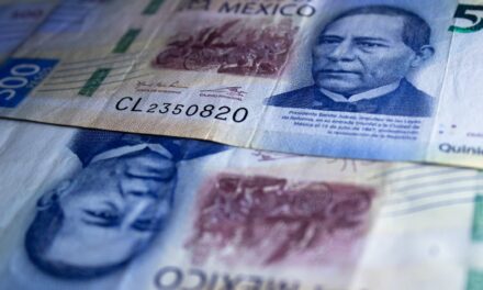 El tipo de cambio rebota a 17.24 pesos por dólar, pero se mantiene la tendencia bajista