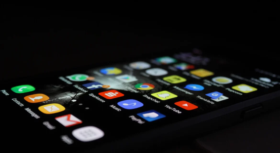 Más personas utilizan apps bancarias aunque persiste el uso de efectivo.