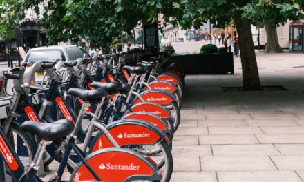 Banco Santander reorganiza su banca minorista y comercial para alcanzar 40 millones de nuevos clientes