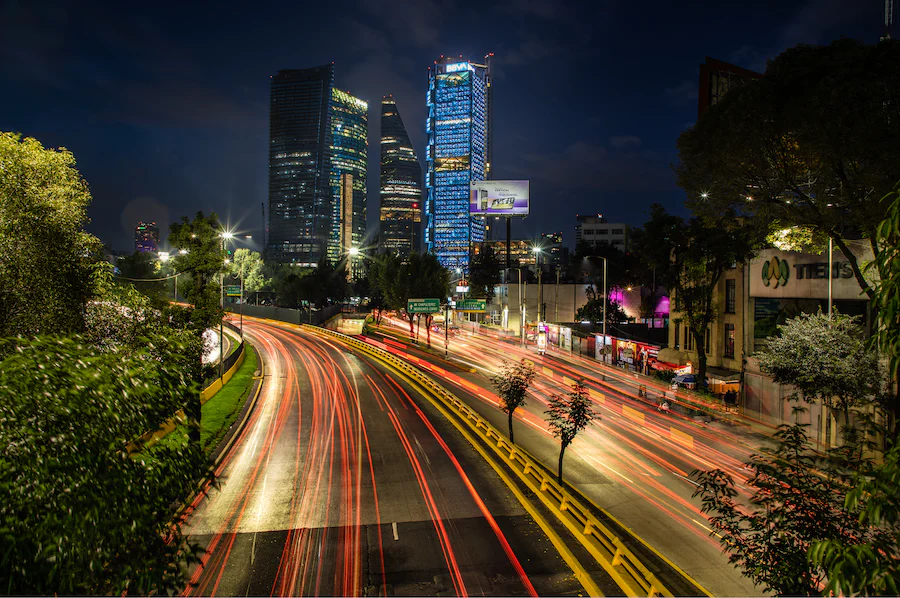 La banca en México reporta mejoría económica en empresas y hogares: Banxico