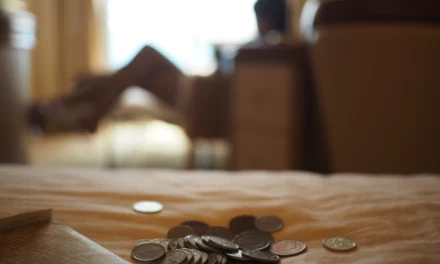 ¿Invertir en pagarés bancarios a plazo o guardar tu dinero debajo del colchón?