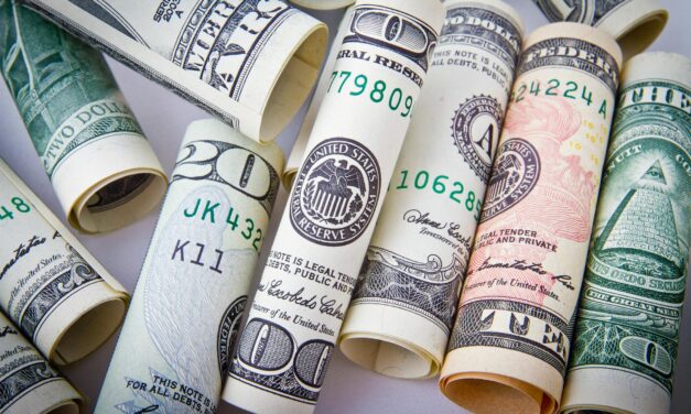 El peso cerró en 17.78 unidades por dólar